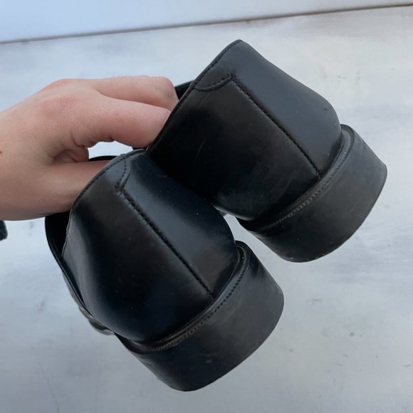 ❌SOLD❌ Gold Tone Grommet Loafers Sz 38.5 Black Leather Round Toe - Picture 7 of 9